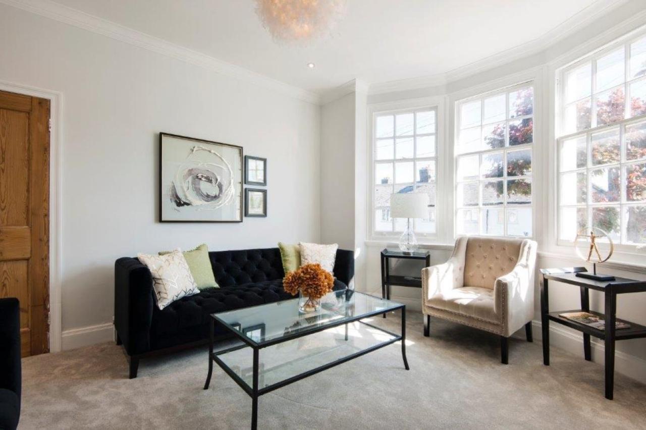 Modern Family Home In London Close To Amenities And Train Exterior photo